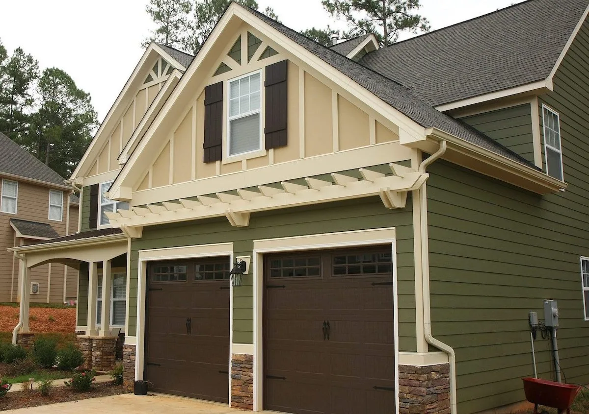 Home in Indianapolis with vertical siding boards and lap siding