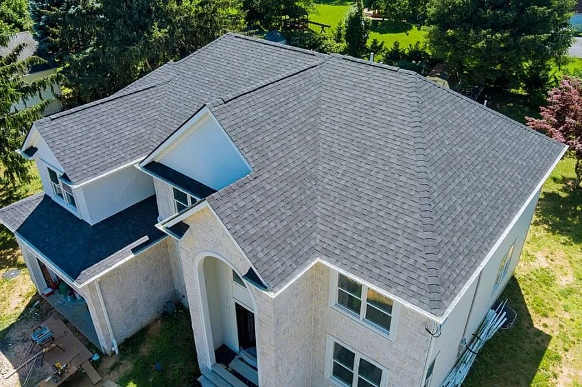 Roof made of GAF roofing shingles